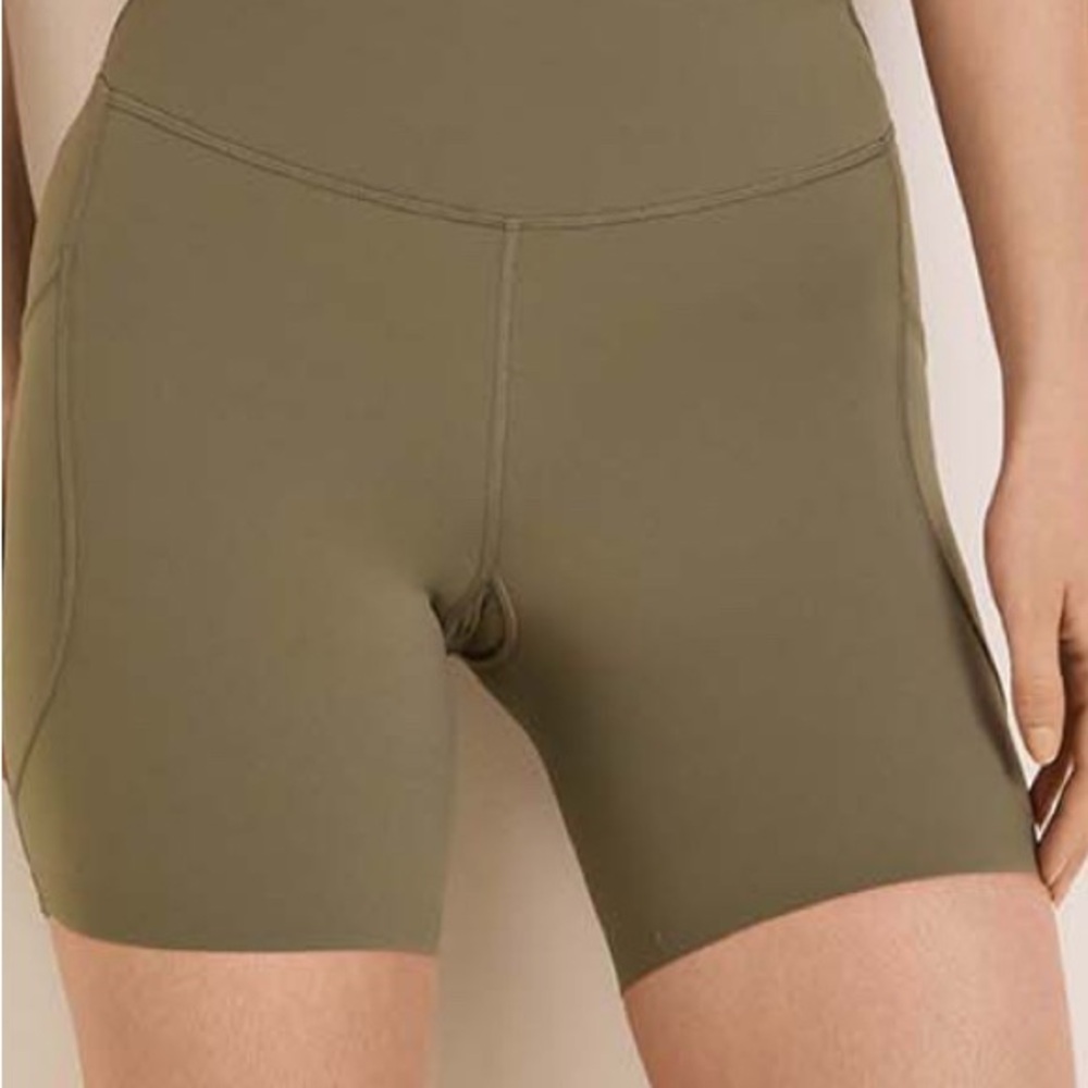 Lululemon Fast and Free Olive Green Women's Shorts 8” Light size 2 $78